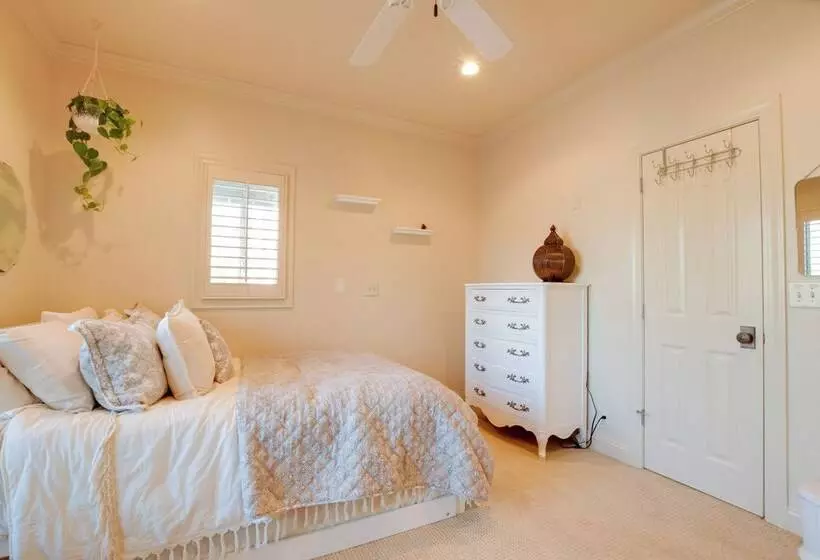 Landrum  Treehouse    Hot Tub & Trail Access!