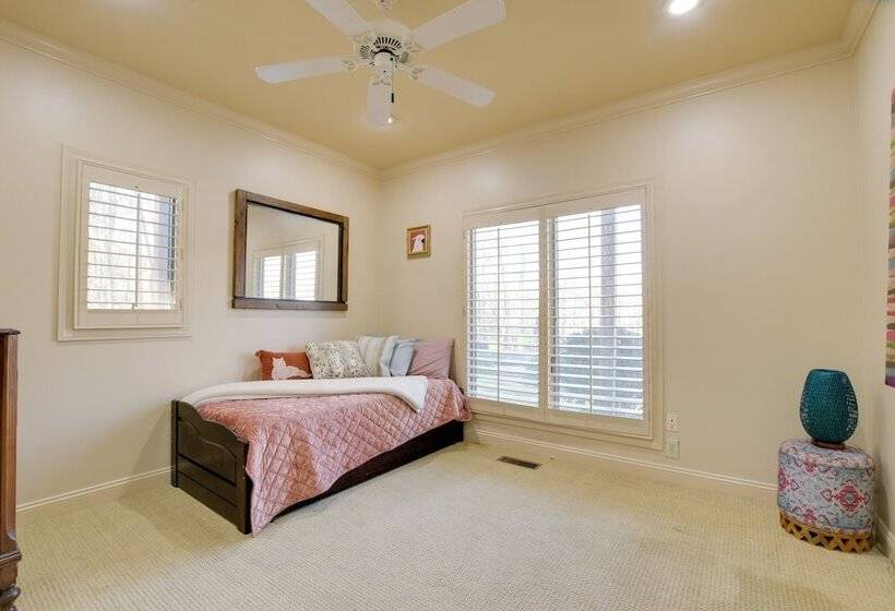 Landrum Treehouse Hot Tub & Trail Access!