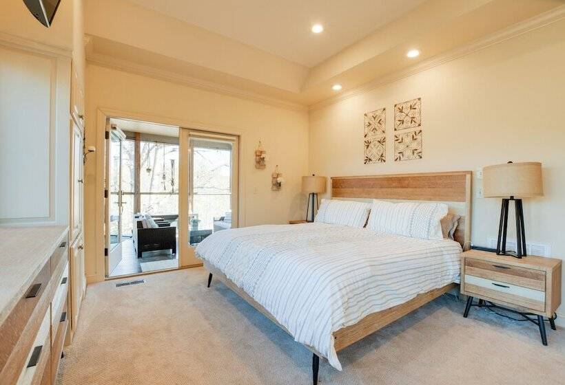 Landrum Treehouse Hot Tub & Trail Access!