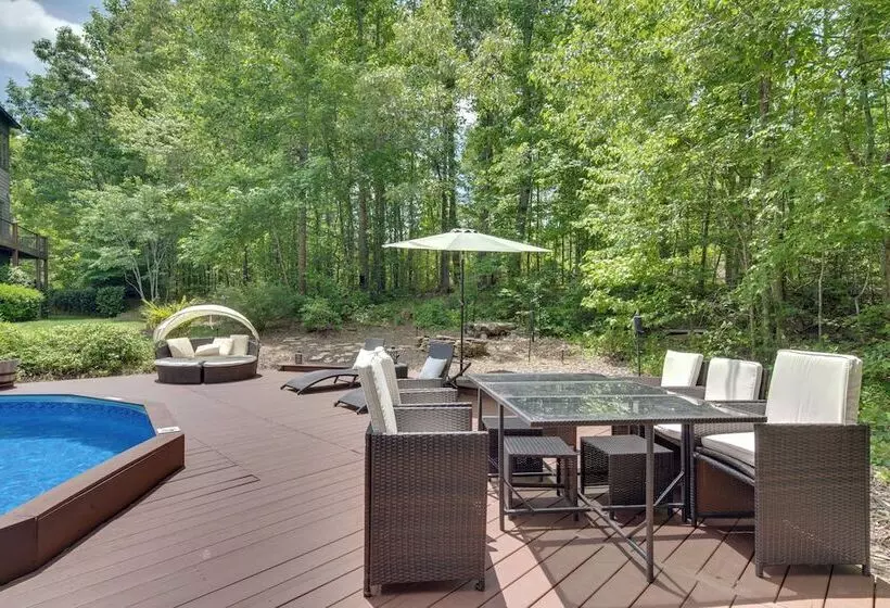 Landrum  Treehouse    Hot Tub & Trail Access!