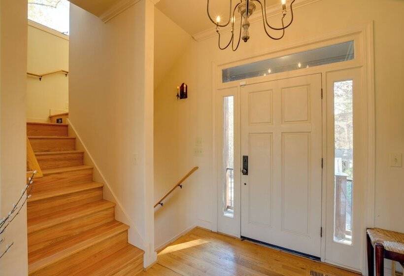 Landrum Treehouse Hot Tub & Trail Access!