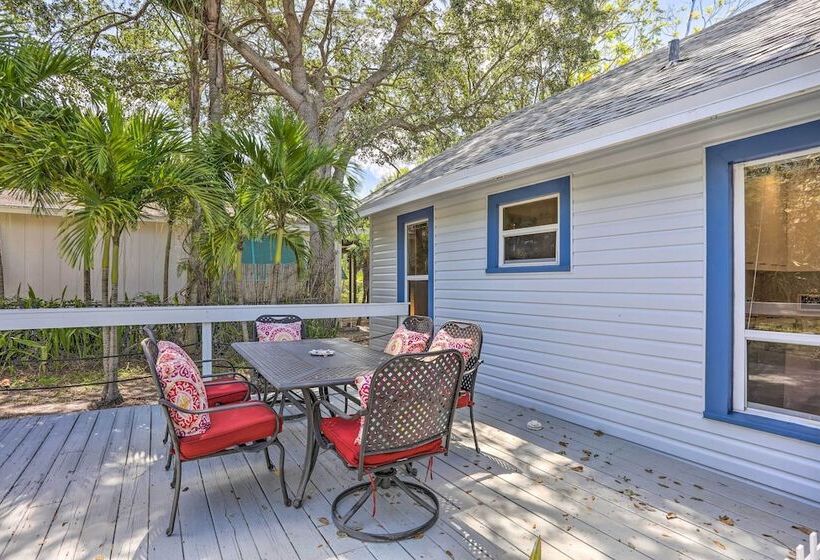 Lovely Cottage Near Downtown Stuart & Beaches