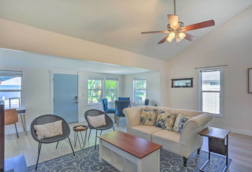 Lovely Cottage Near Downtown Stuart & Beaches
