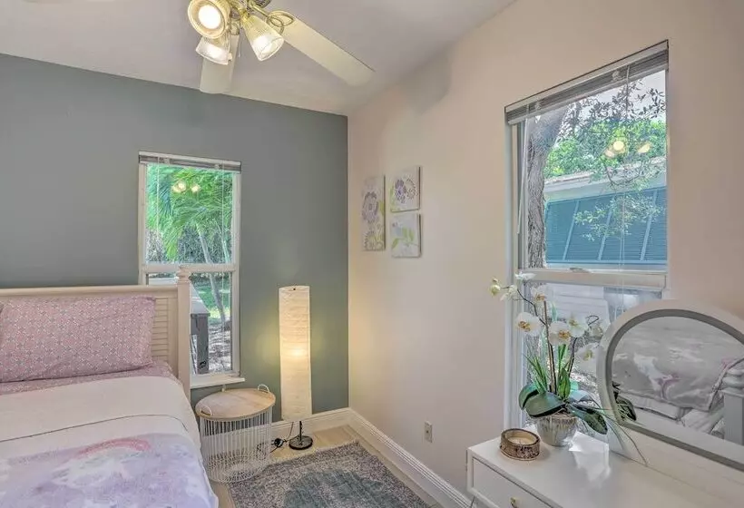 Lovely Cottage Near Downtown Stuart & Beaches