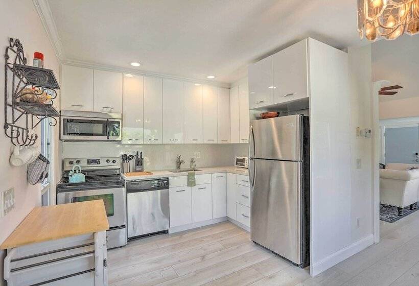 Lovely Cottage Near Downtown Stuart & Beaches