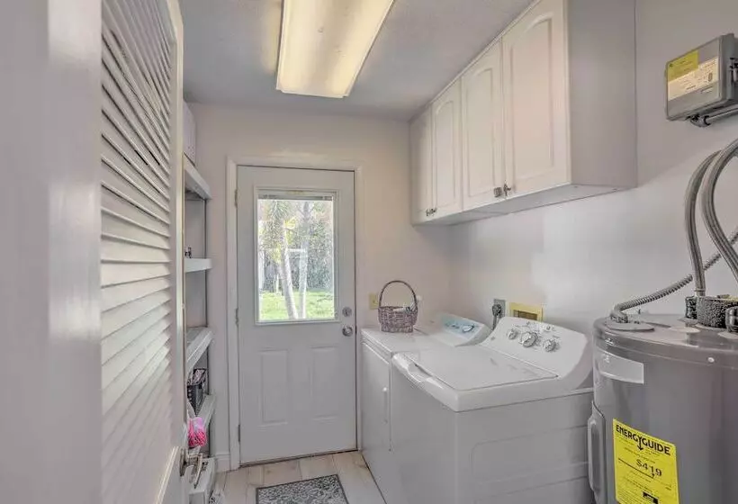 Lovely Cottage Near Downtown Stuart & Beaches