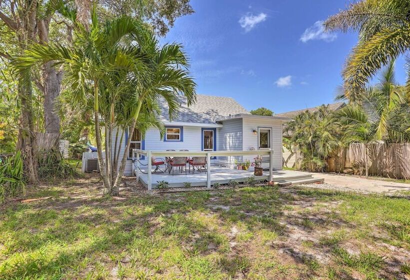 Lovely Cottage Near Downtown Stuart & Beaches