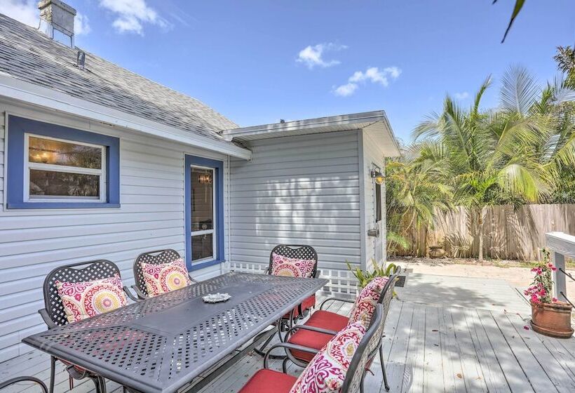Lovely Cottage Near Downtown Stuart & Beaches