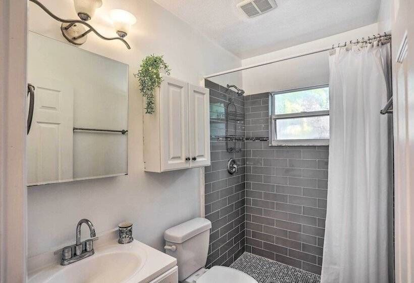 Lovely Cottage Near Downtown Stuart & Beaches