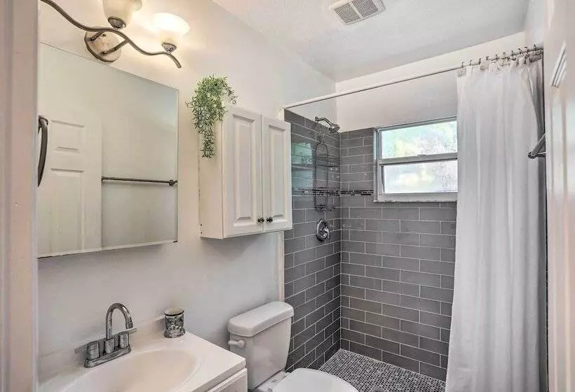Lovely Cottage Near Downtown Stuart & Beaches