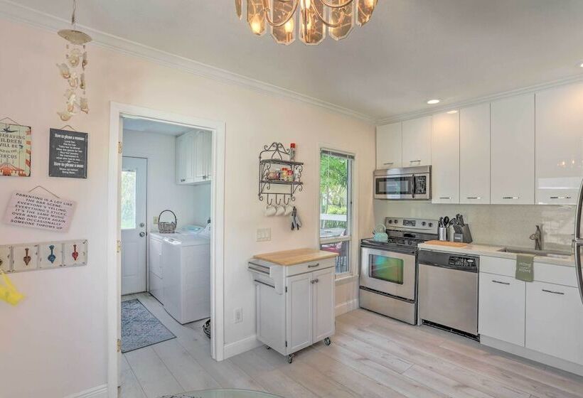 Lovely Cottage Near Downtown Stuart & Beaches