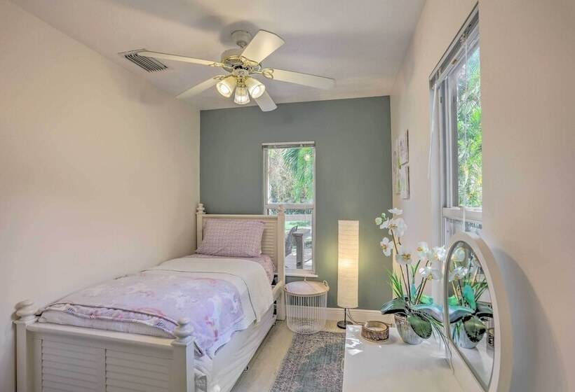 Lovely Cottage Near Downtown Stuart & Beaches