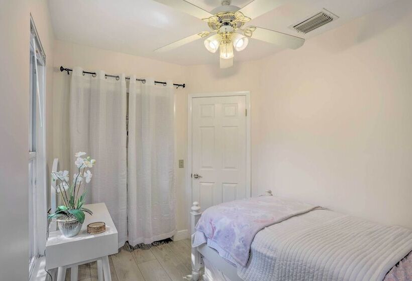 Lovely Cottage Near Downtown Stuart & Beaches