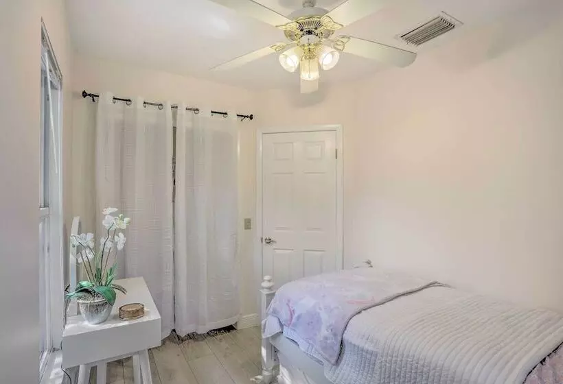 Lovely Cottage Near Downtown Stuart & Beaches