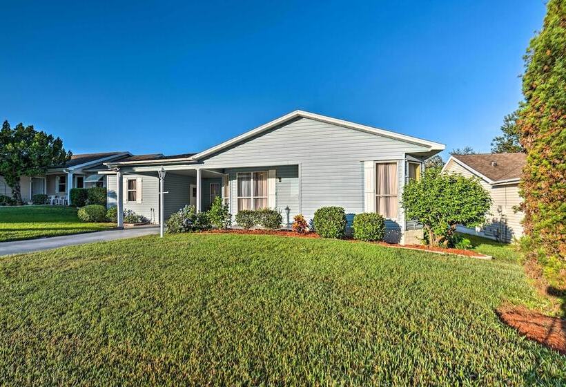 Lovely Lady Lake Home W/ Resort Amenities & Lanai!