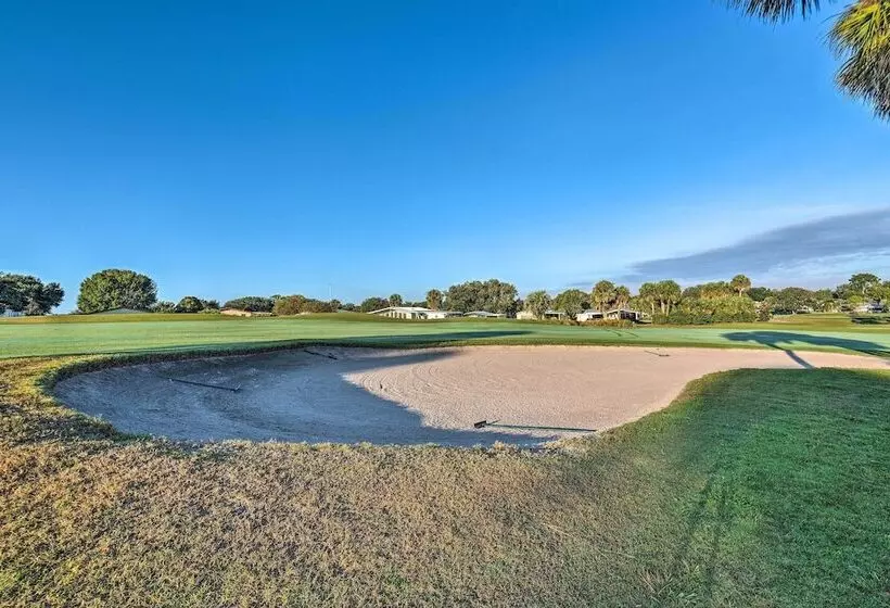 Lovely Lady Lake Home W/ Resort Amenities & Lanai!