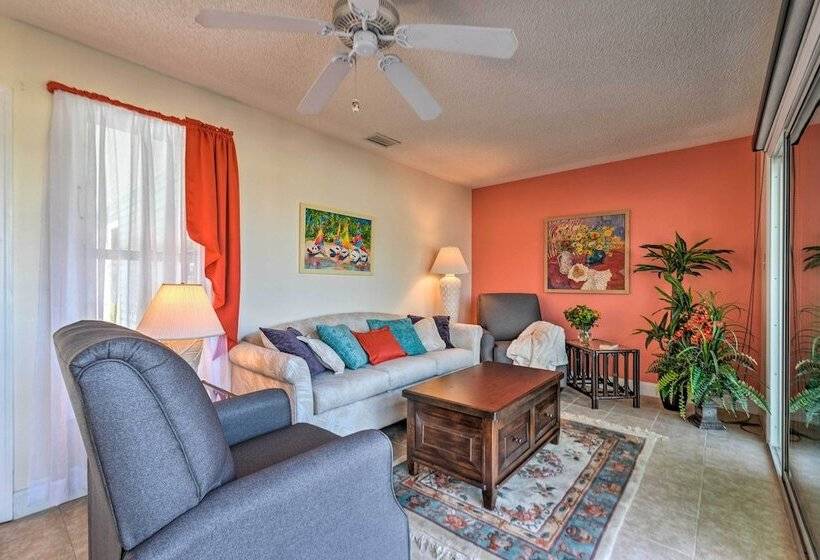 Lovely Lady Lake Home W/ Resort Amenities & Lanai!