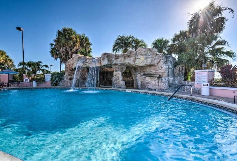 Lovely Lady Lake Home W/ Resort Amenities & Lanai!