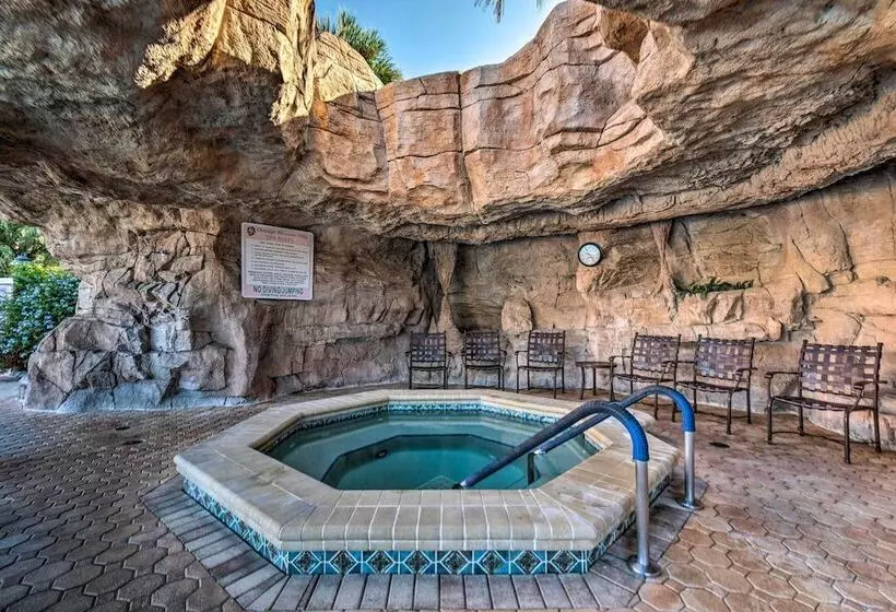 Lovely Lady Lake Home W/ Resort Amenities & Lanai!