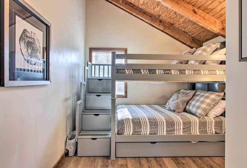 Panoramic View Gatlinburg Cabin W/ Private Hot Tub