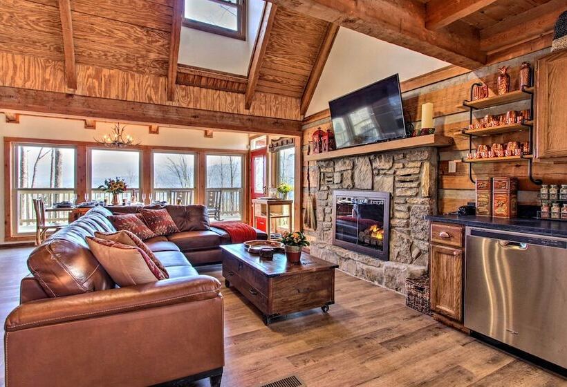 Panoramic View Gatlinburg Cabin W/ Private Hot Tub