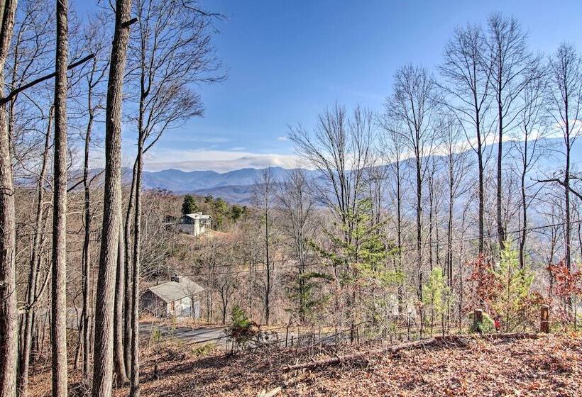 Panoramic View Gatlinburg Cabin W/ Private Hot Tub