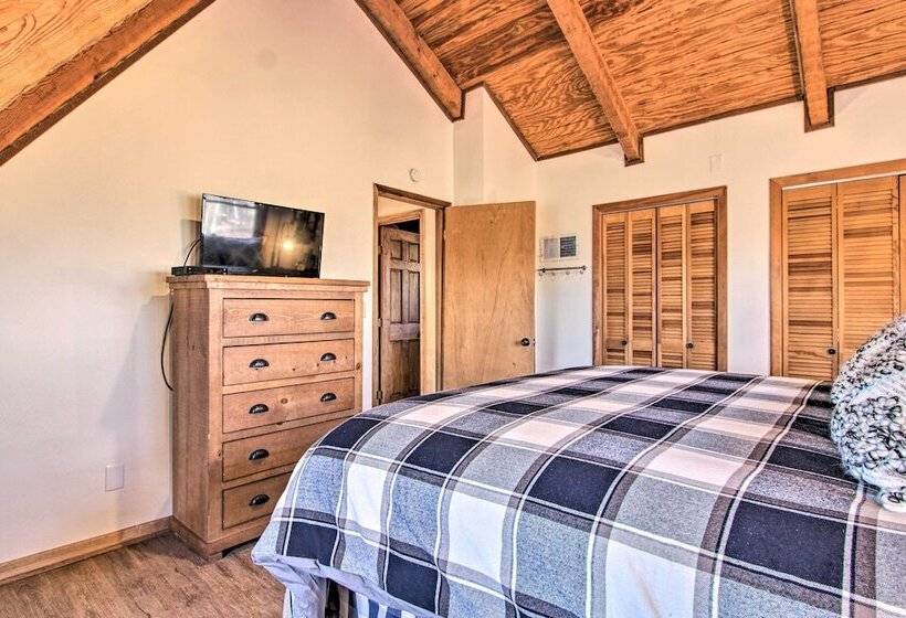 Panoramic View Gatlinburg Cabin W/ Private Hot Tub