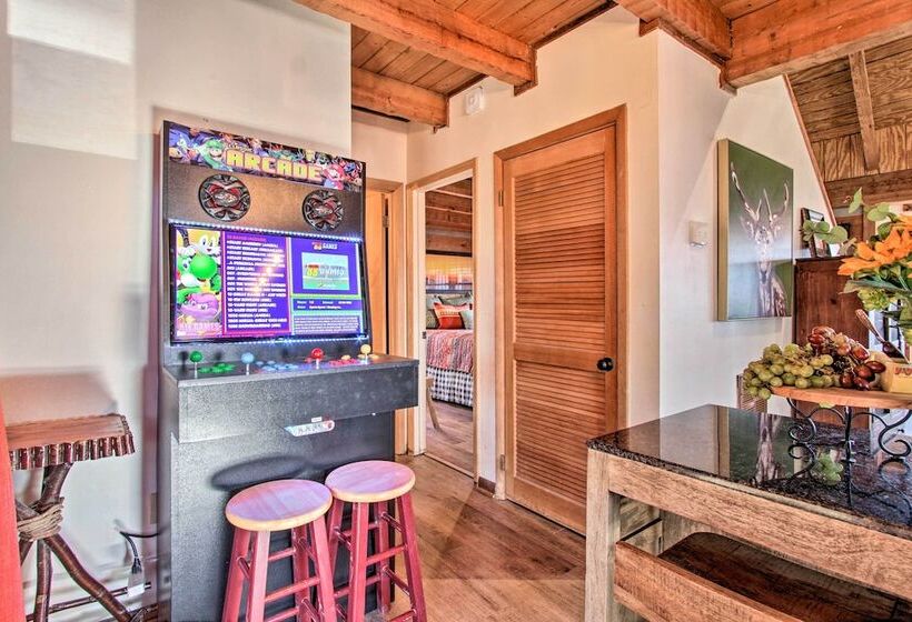 Panoramic View Gatlinburg Cabin W/ Private Hot Tub