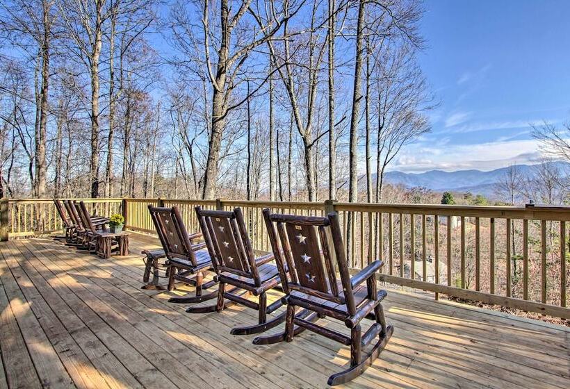 Panoramic View Gatlinburg Cabin W/ Private Hot Tub