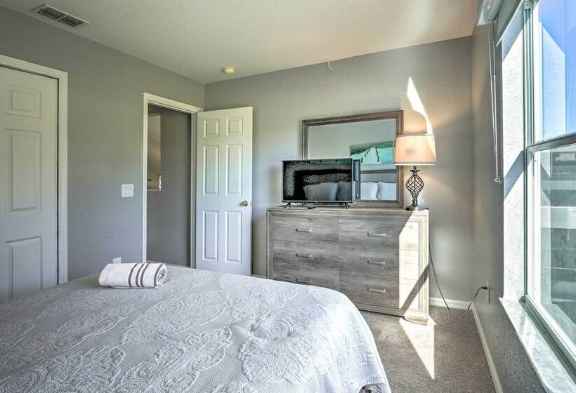 Private Pool & Hot Tub: Modern Davenport Home!