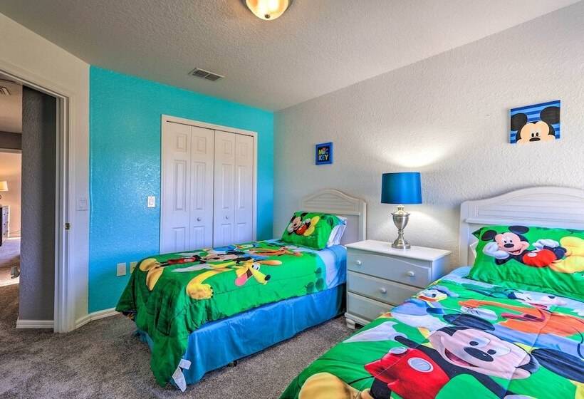 Private Pool & Hot Tub: Modern Davenport Home!