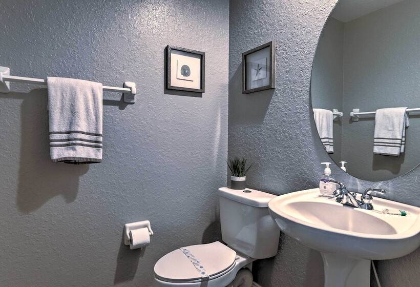 Private Pool & Hot Tub: Modern Davenport Home!