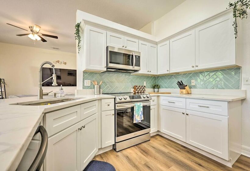 Modern Retreat W/ Screened Porch & Game Room!