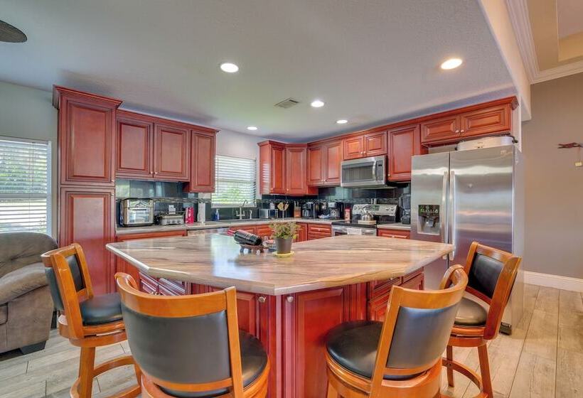 Ocklawaha Lake House W/ Private Hot Tub & Views!