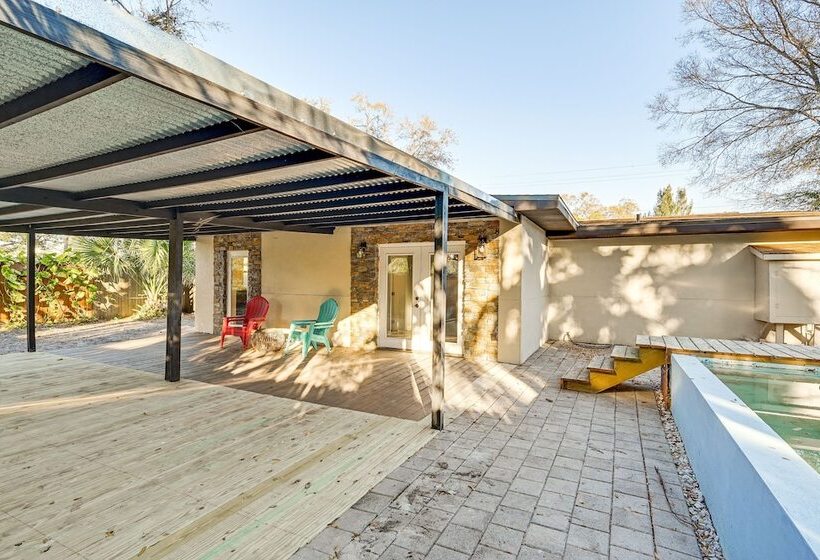 Idyllic Oldsmar Vacation Rental: 1 Mi To Beach!