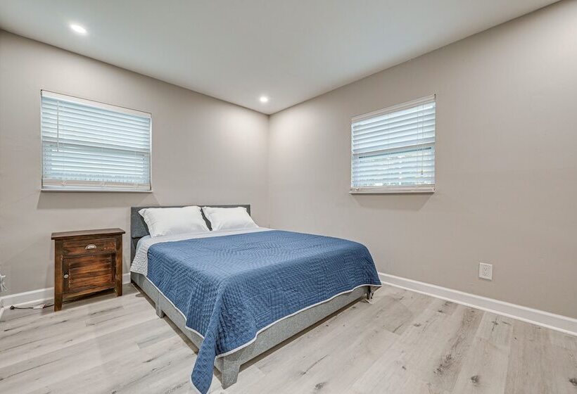 Idyllic Oldsmar Vacation Rental: 1 Mi To Beach!