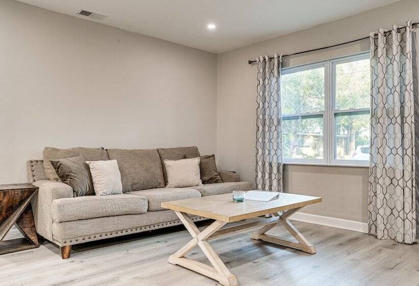 Idyllic Oldsmar Vacation Rental: 1 Mi To Beach!