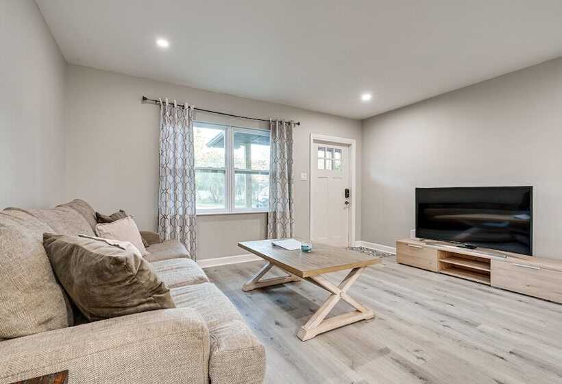 Idyllic Oldsmar Vacation Rental: 1 Mi To Beach!