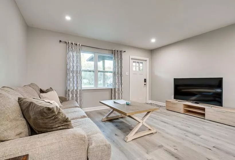 Idyllic Oldsmar Vacation Rental: 1 Mi To Beach!
