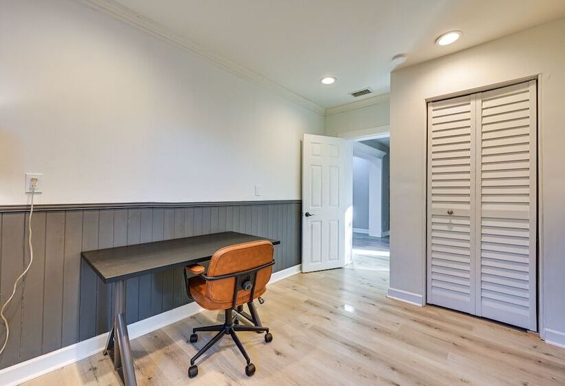 Idyllic Oldsmar Vacation Rental: 1 Mi To Beach!