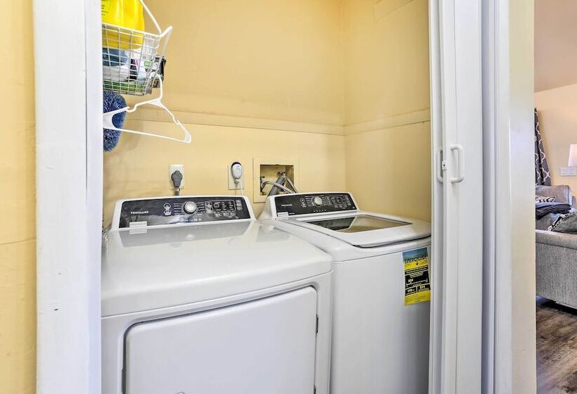 Fire Pit, Community Lakes: Serene Poconos Getaway!