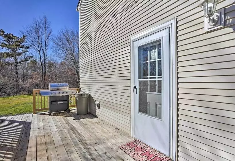 Fire Pit, Community Lakes: Serene Poconos Getaway!