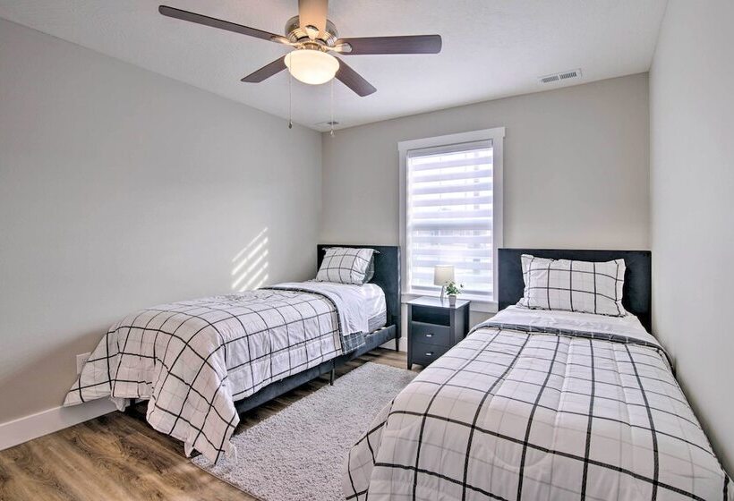 Pet Friendly Ozark Home W/ Yard & Patio