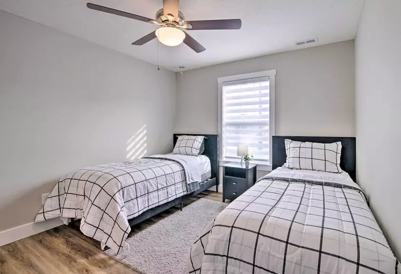 Pet Friendly Ozark Home W/ Yard & Patio