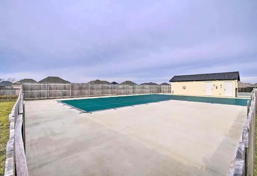 Pet Friendly Ozark Home W/ Yard & Patio