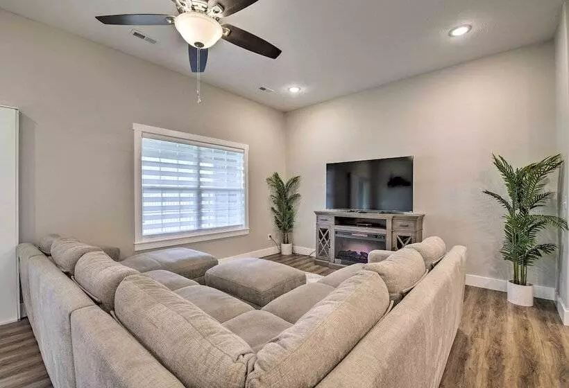 Pet Friendly Ozark Home W/ Yard & Patio