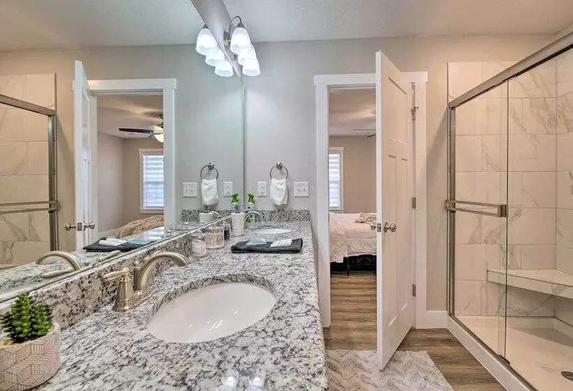 Pet Friendly Ozark Home W/ Yard & Patio