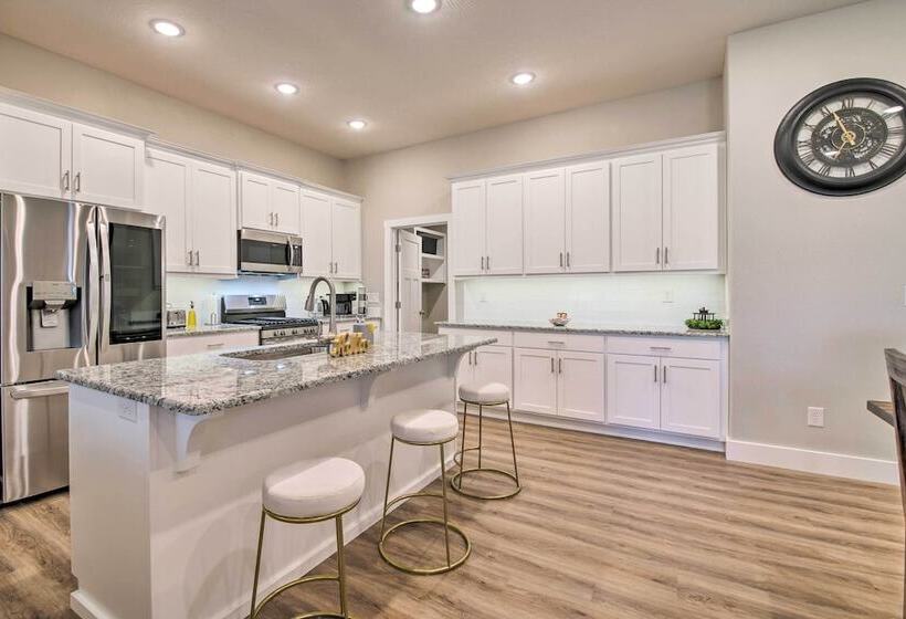 Pet Friendly Ozark Home W/ Yard & Patio