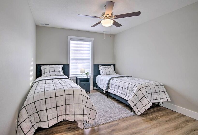 Pet Friendly Ozark Home W/ Yard & Patio