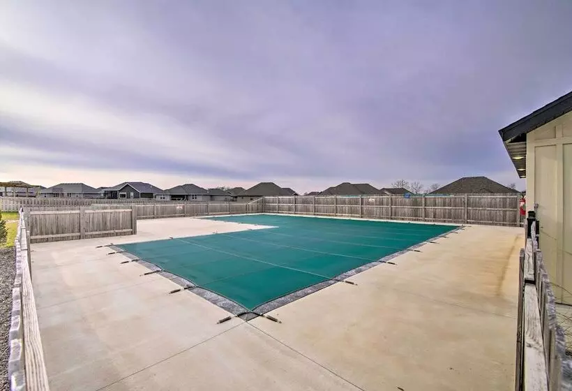 Pet Friendly Ozark Home W/ Yard & Patio